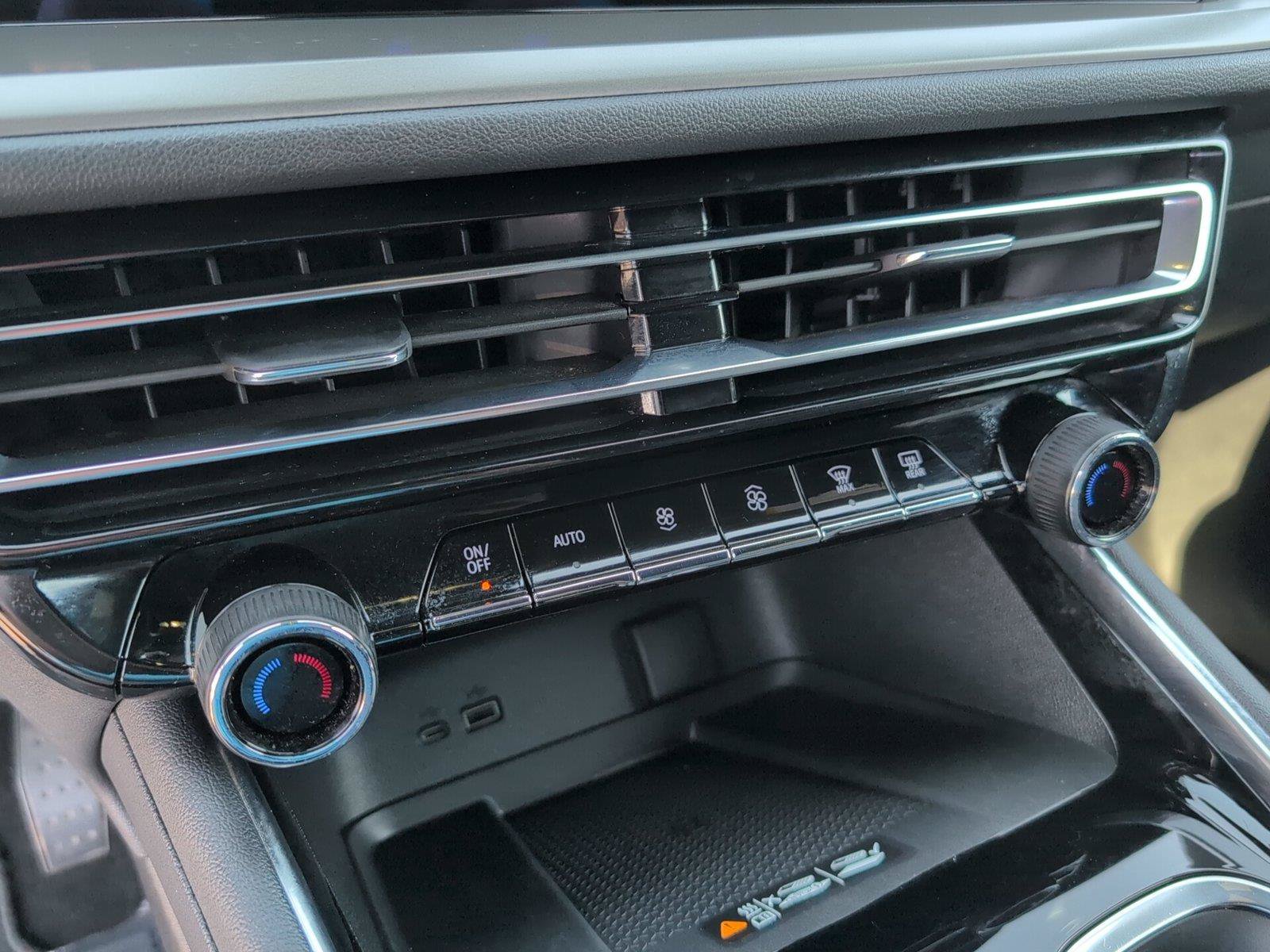 Certified 2025 Chevrolet Traverse LT FWD image 19