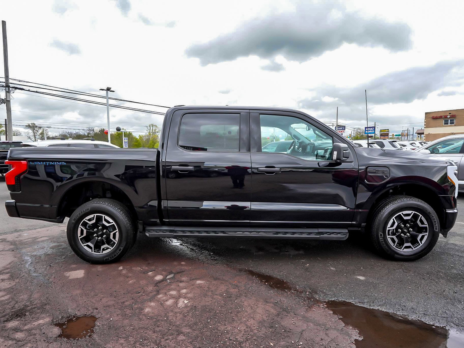 Used 2023 Ford F150 Lightning XLT AWD/4WD image 49
