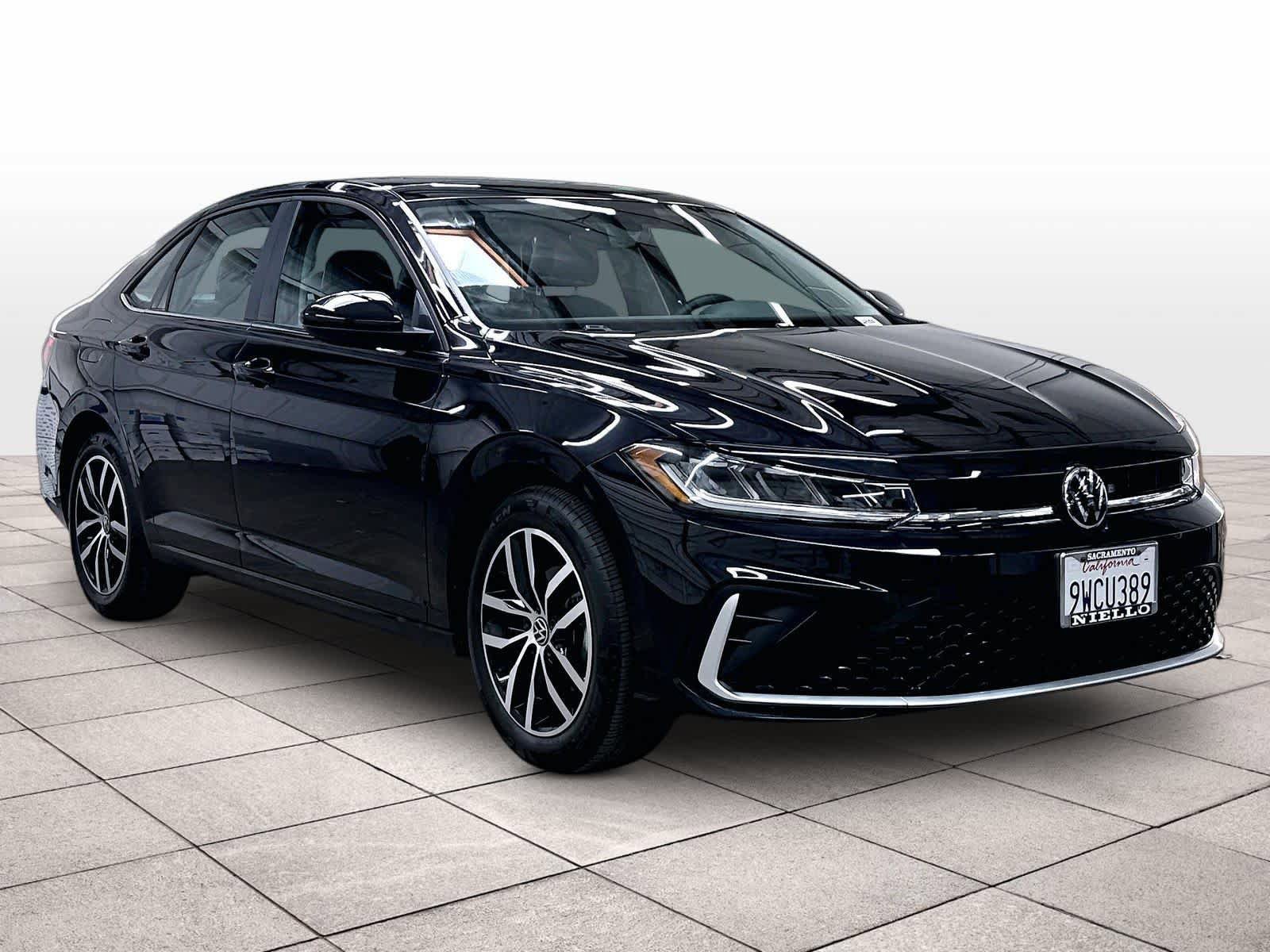 Used 2026 Volkswagen Jetta SE FWD image 3
