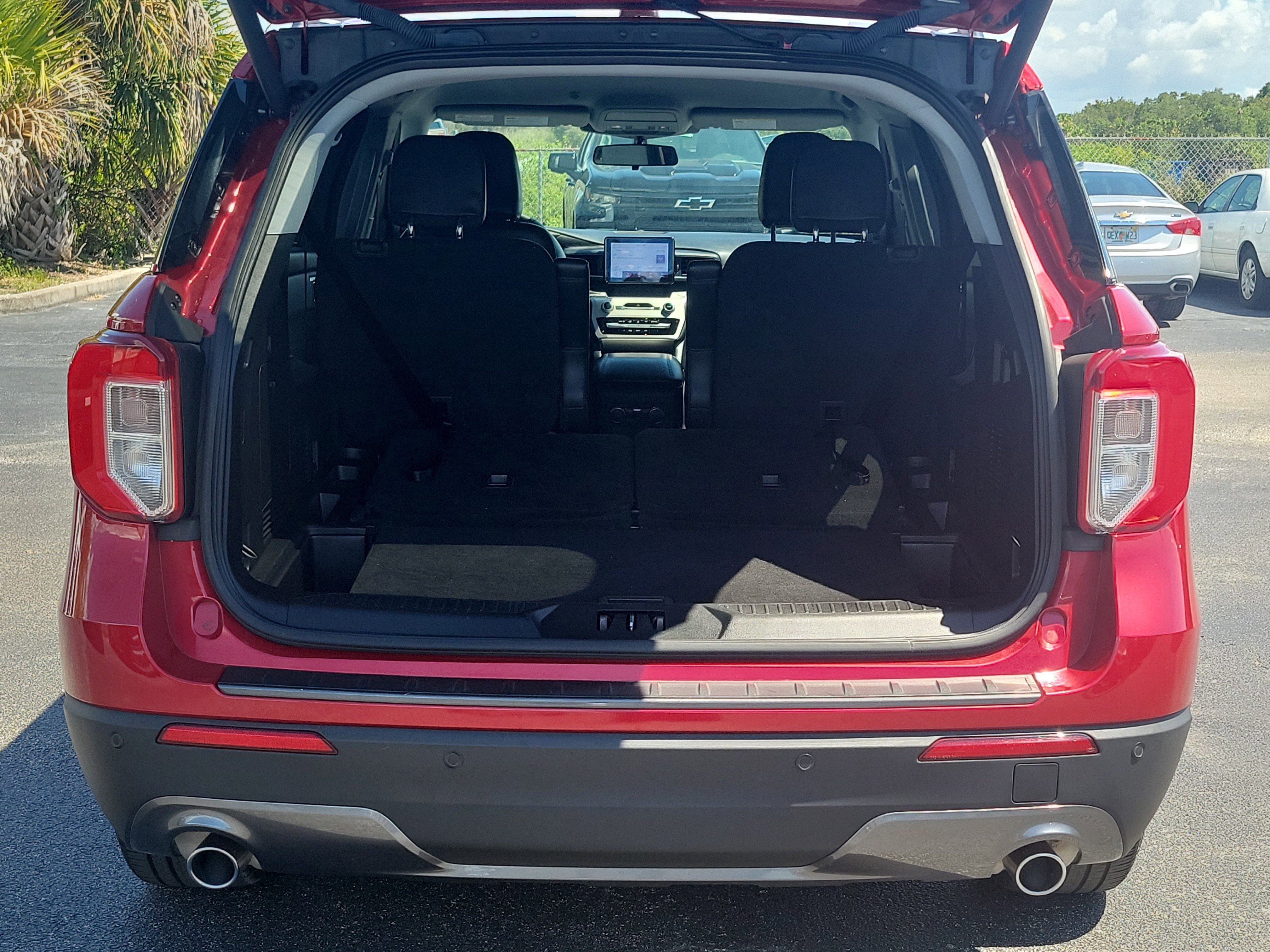 Used 2021 Ford Explorer XLT w/ Equipment Group 202A RWD image 8