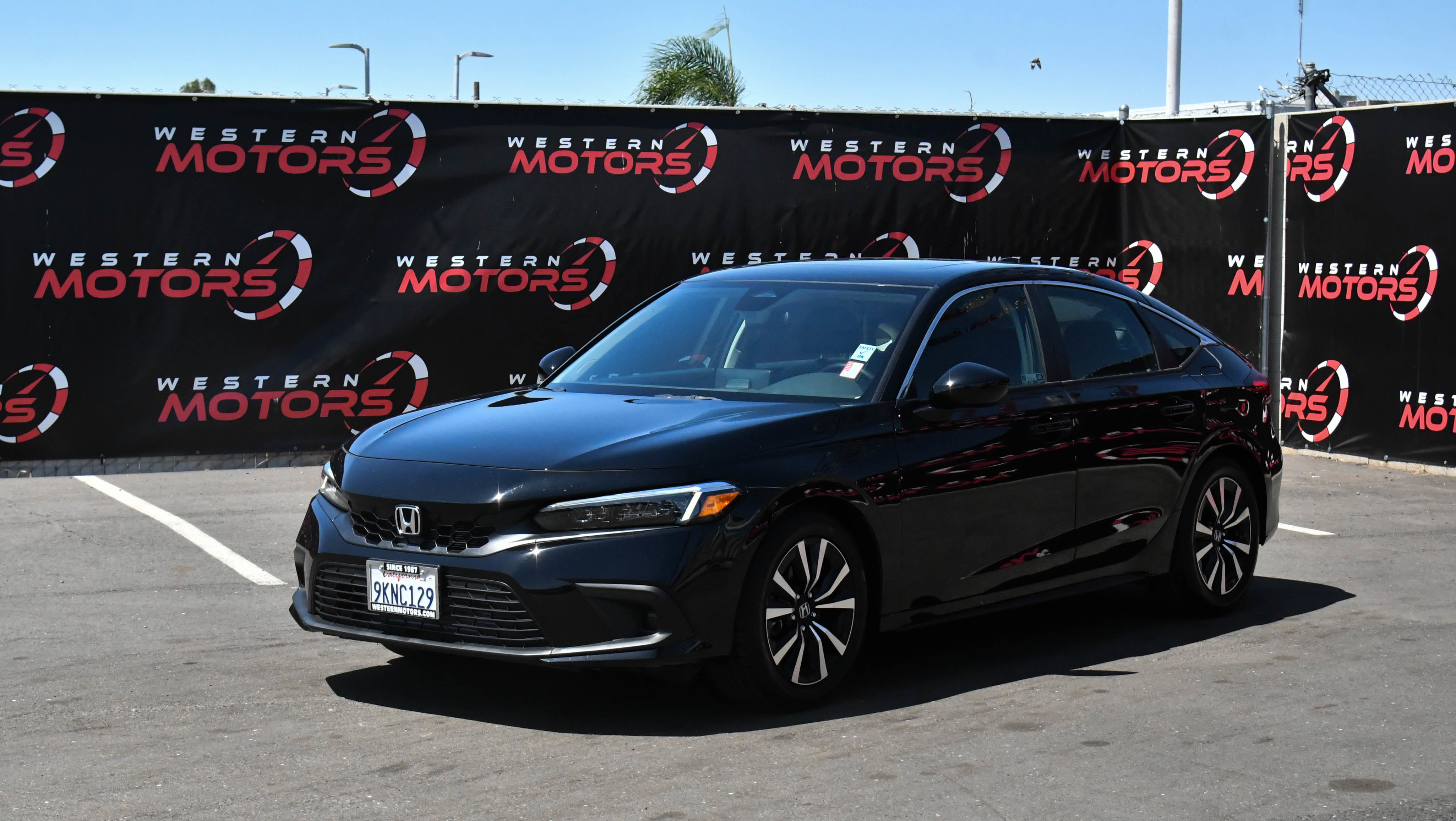 Used 2024 Honda Civic EX-L image 3