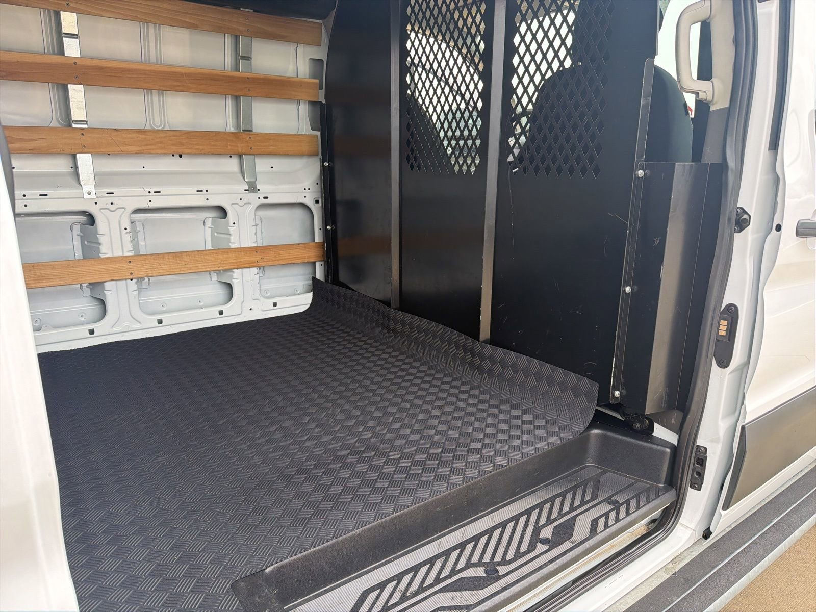 Used 2024 Ford Transit 250 Low Roof w/ Exterior Upgrade Package image 25