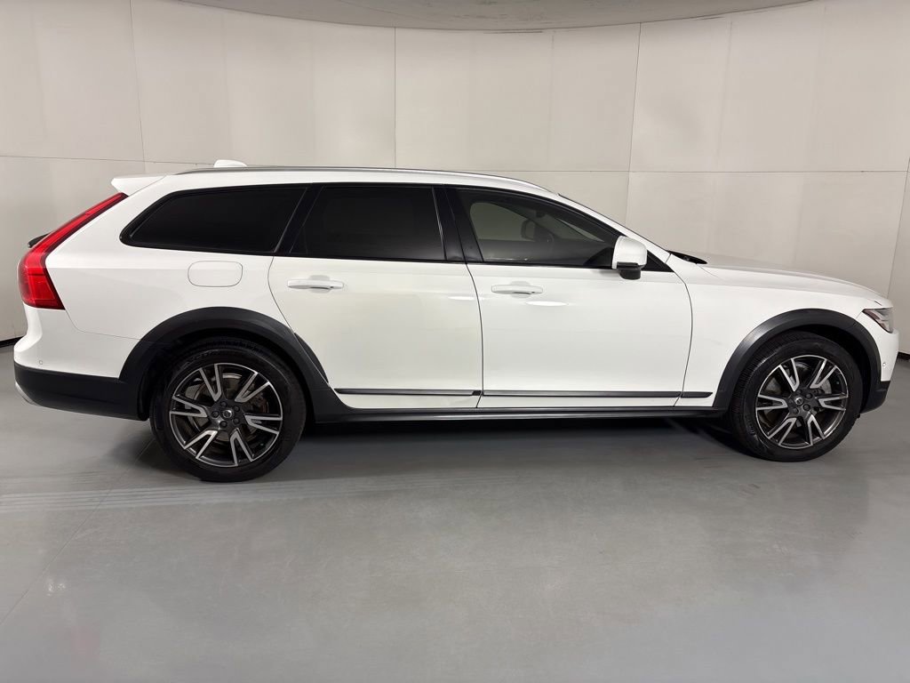 Used 2018 Volvo V90 T6 Cross Country w/ Convenience Package image 9