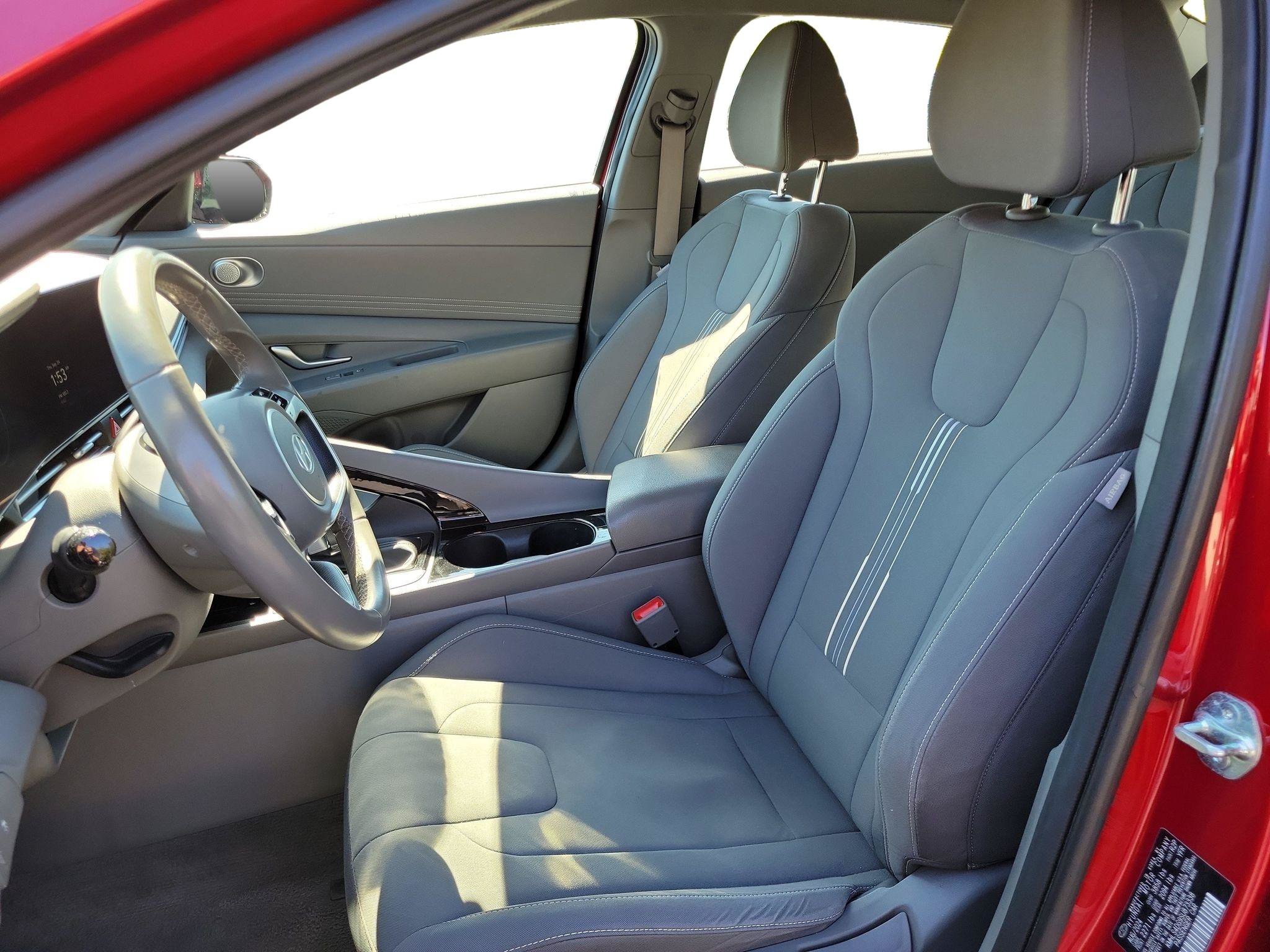 Used 2025 Hyundai Elantra SEL FWD image 5