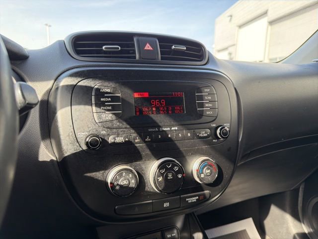 Used 2015 Kia Soul + image 34