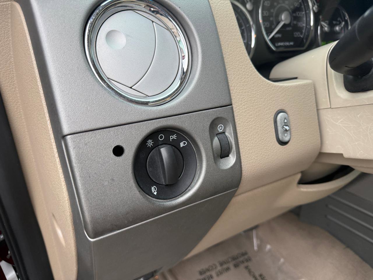 Used 2006 Lincoln Mark LT 2WD image 13