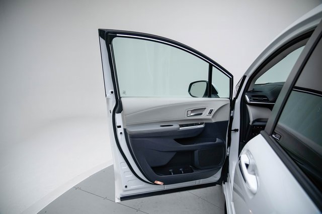 Used 2022 Toyota Sienna Limited image 14