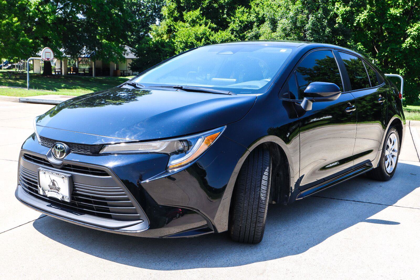 Used 2025 Toyota Corolla LE FWD image 3