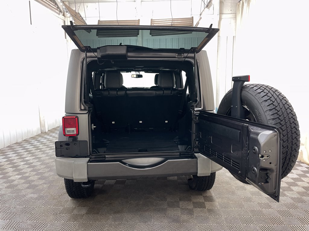 Used 2016 Jeep Wrangler Unlimited Sahara AWD/4WD image 41