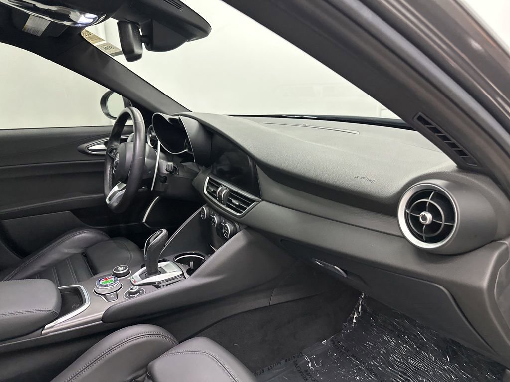 Used 2022 Alfa Romeo Giulia Veloce RWD image 24
