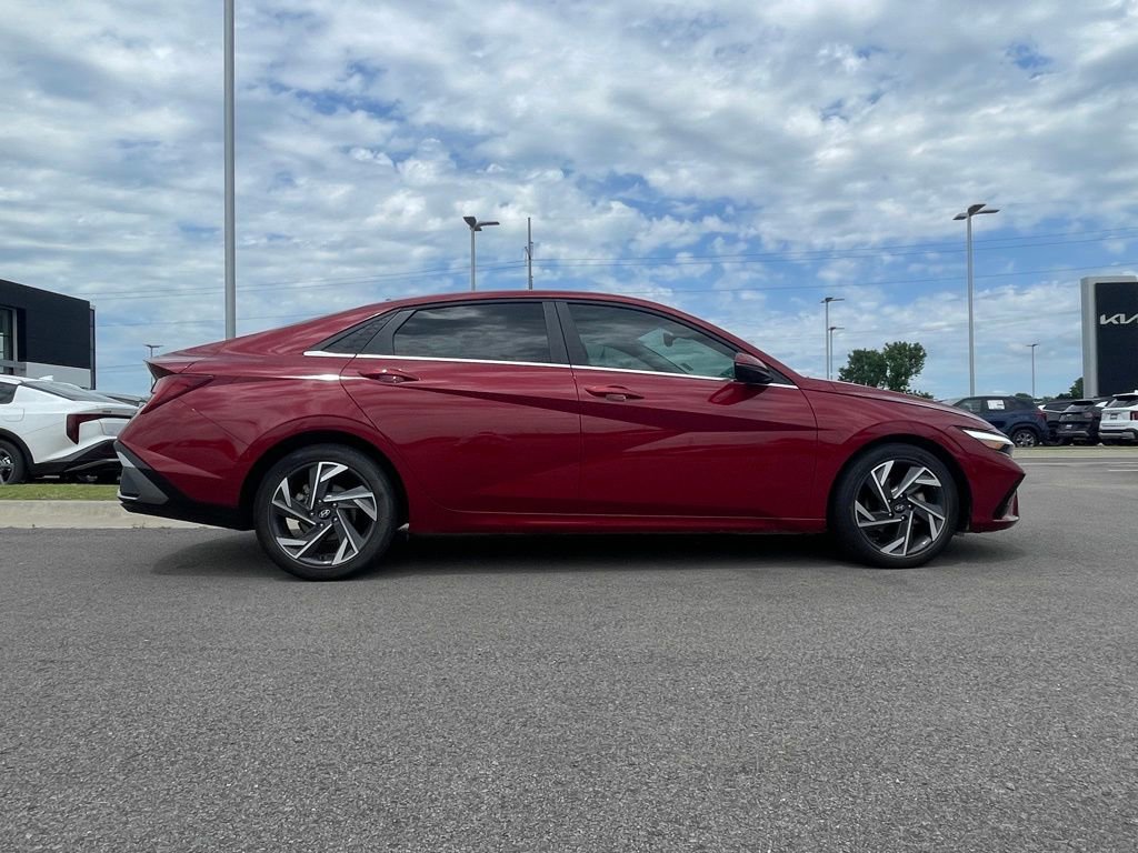 Used 2024 Hyundai Elantra Limited FWD image 9