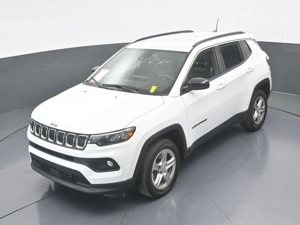 Used 2023 Jeep Compass Latitude image 10