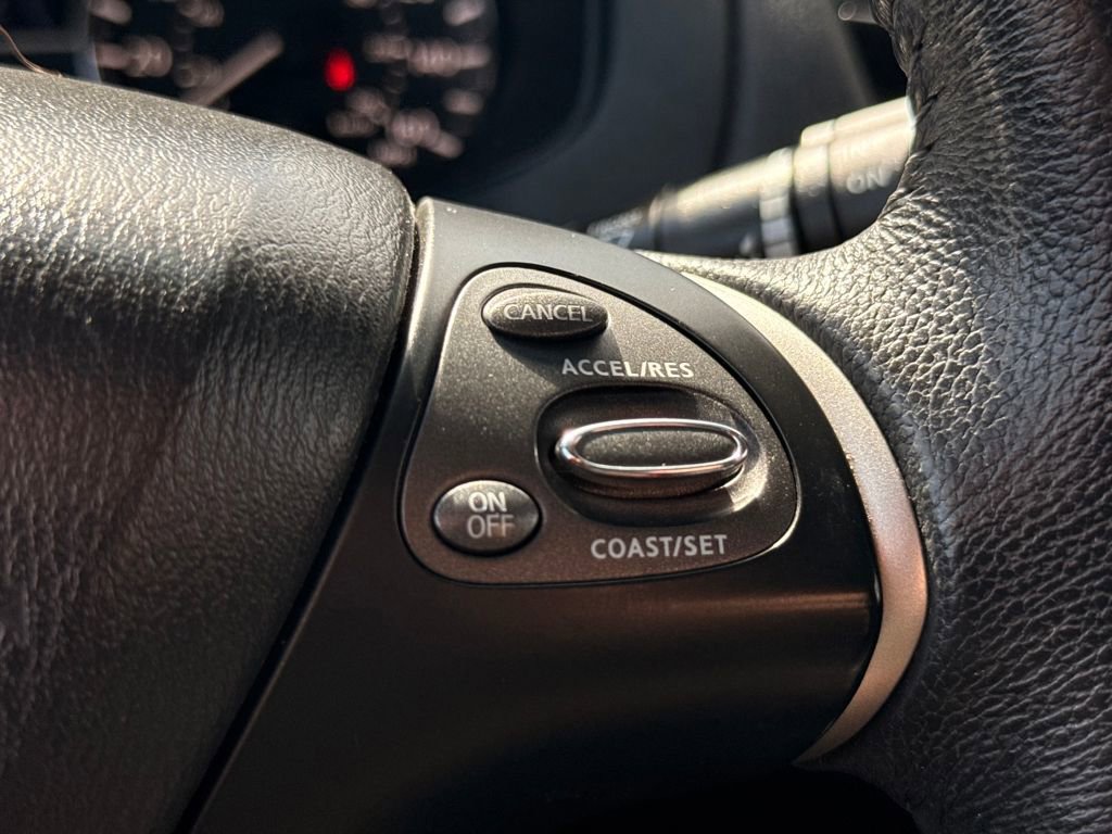 Used 2016 Nissan Pathfinder SV image 30