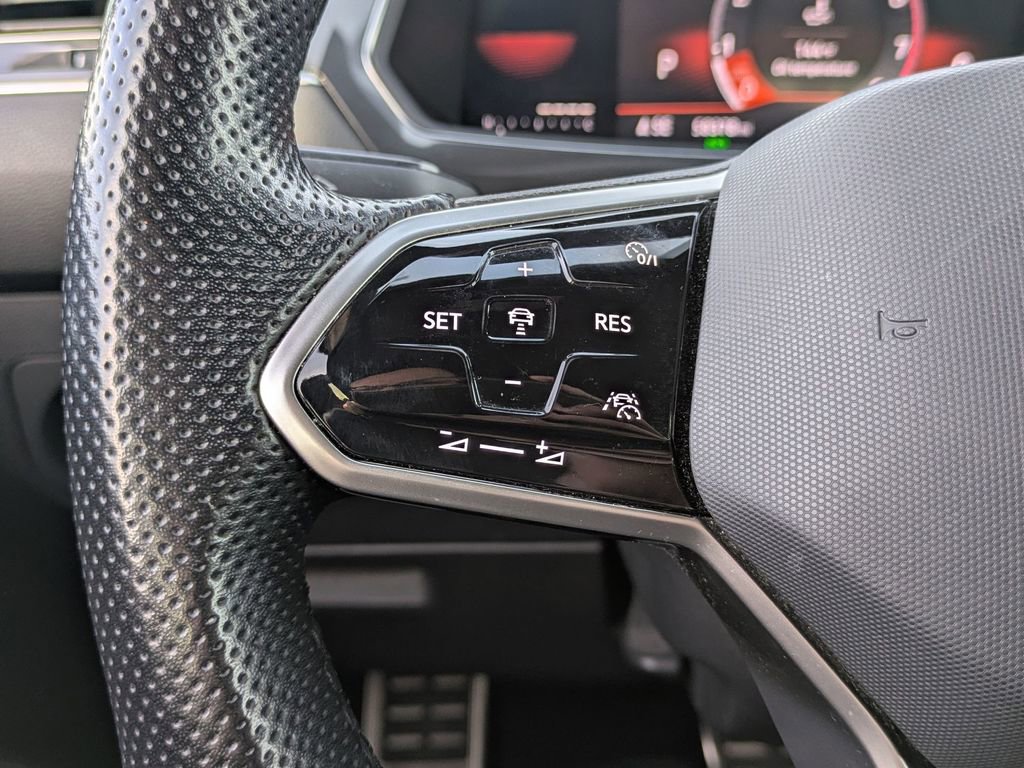 Used 2023 Volkswagen Tiguan SE R-Line image 17