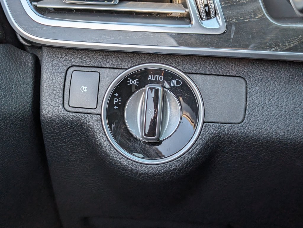 Used 2014 Mercedes-Benz E 350 4MATIC Sedan image 23