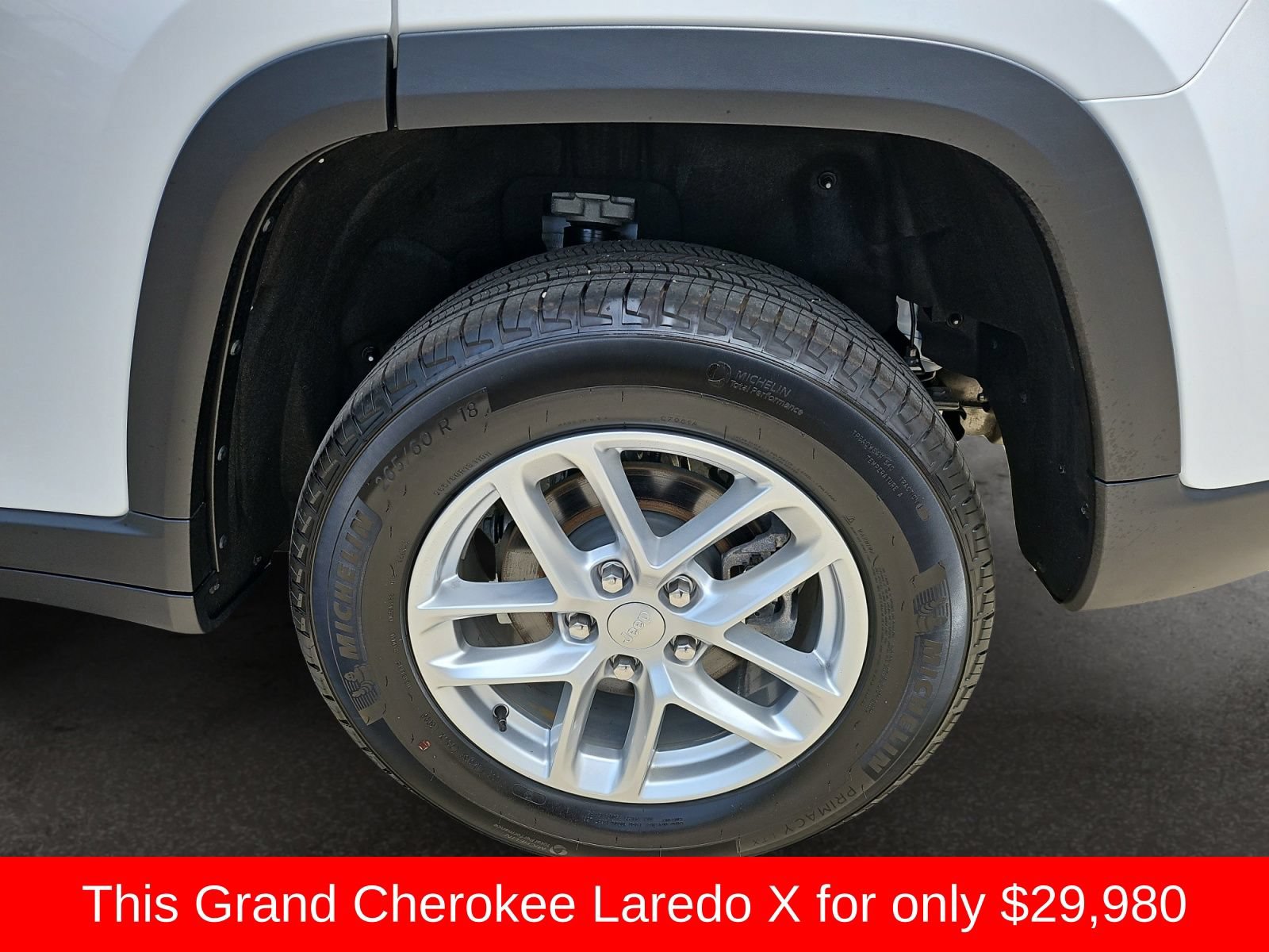 Used 2025 Jeep Grand Cherokee Laredo X w/ Luxury Tech Group I RWD image 46