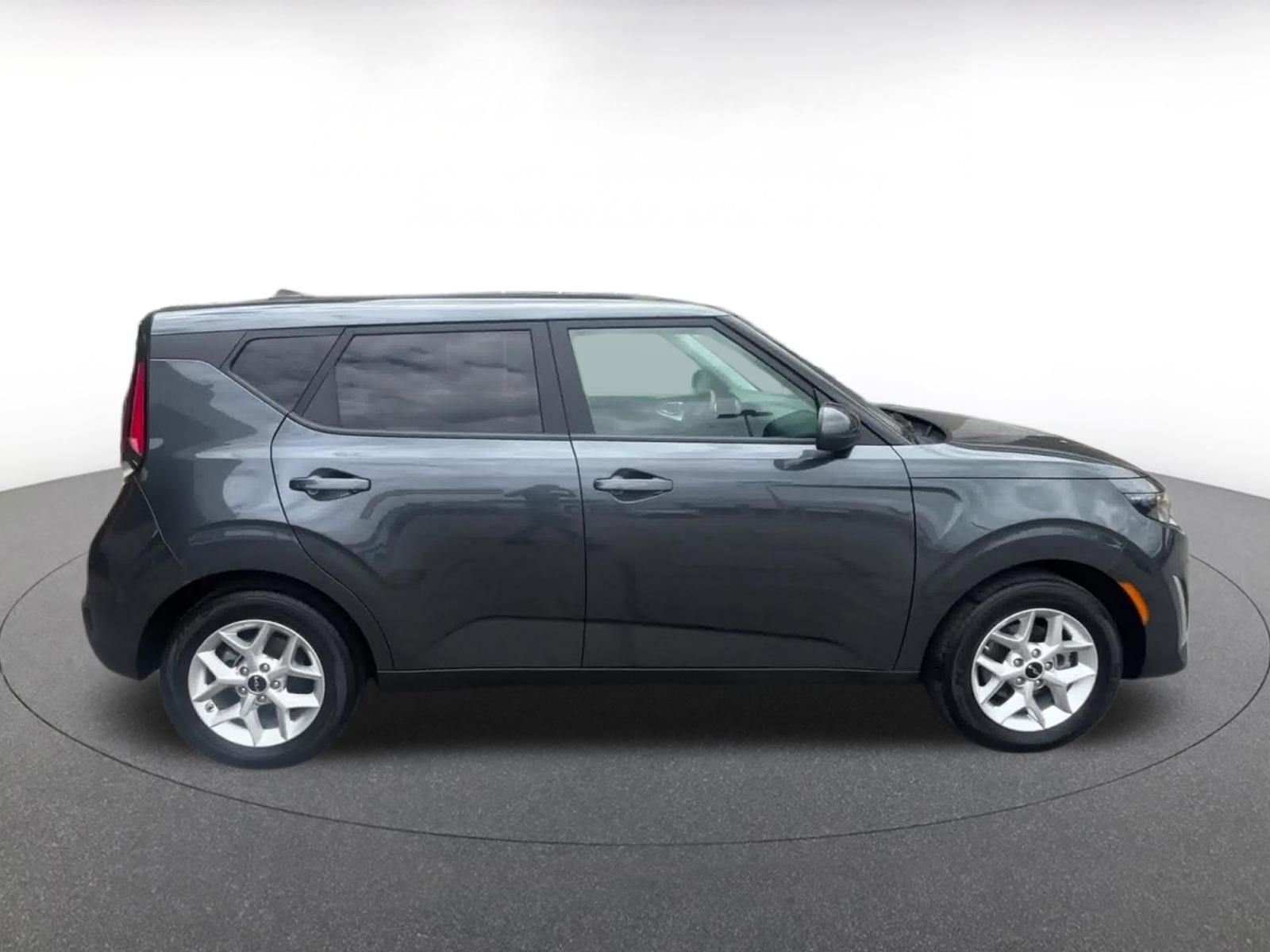 Used 2025 Kia Soul LX w/ LX Technology Package FWD image 16