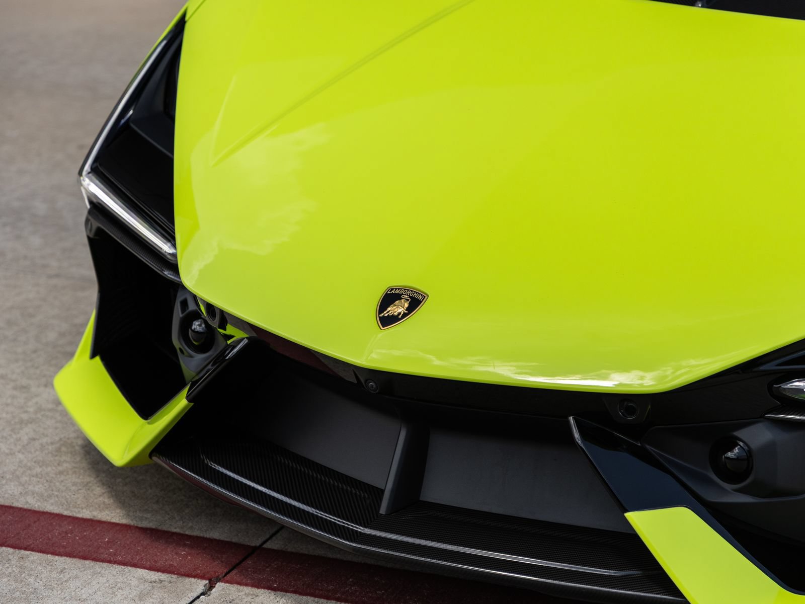 Used 2025 Lamborghini Revuelto AWD/4WD image 23