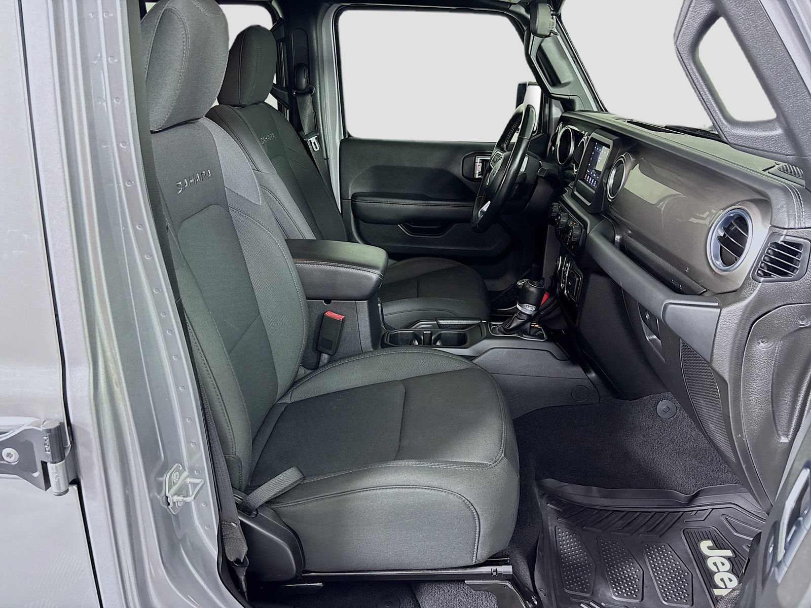 Used 2020 Jeep Wrangler Unlimited Sahara AWD/4WD image 26