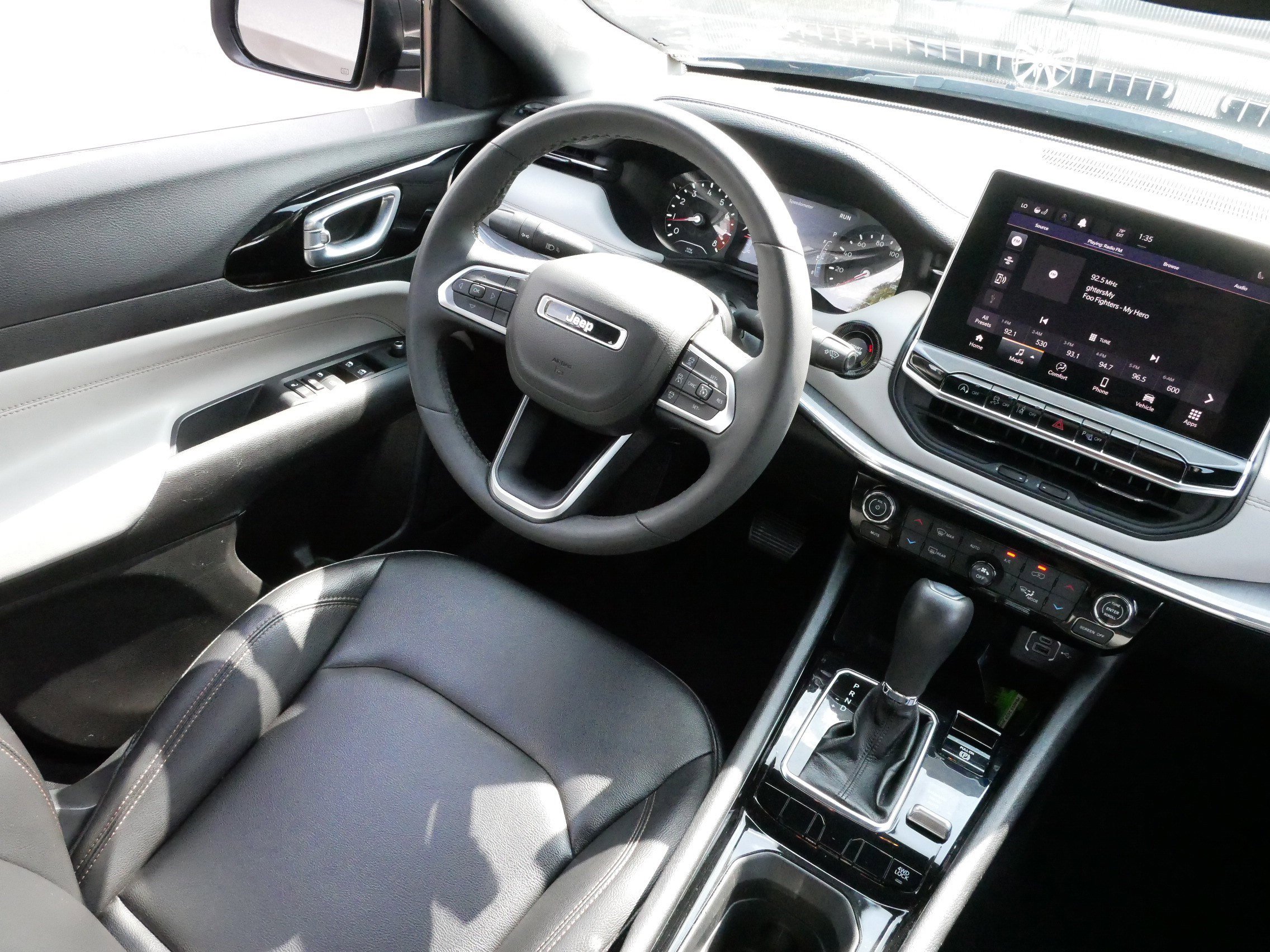 Used 2024 Jeep Compass Limited image 9