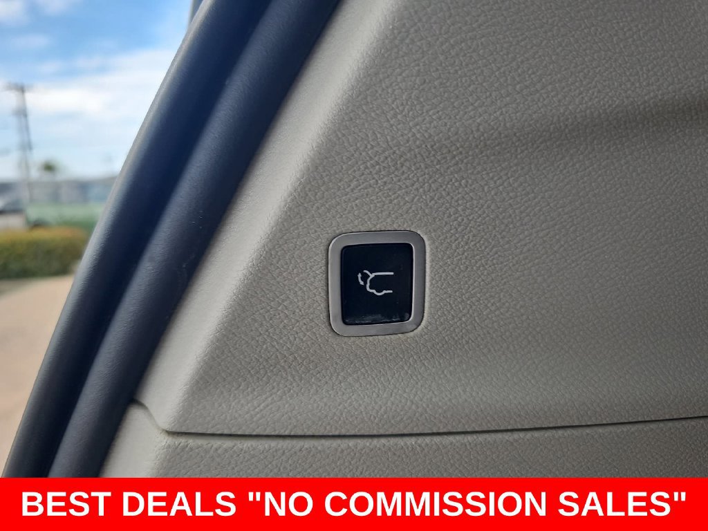 Used 2018 Chrysler Pacifica Touring-L FWD image 14