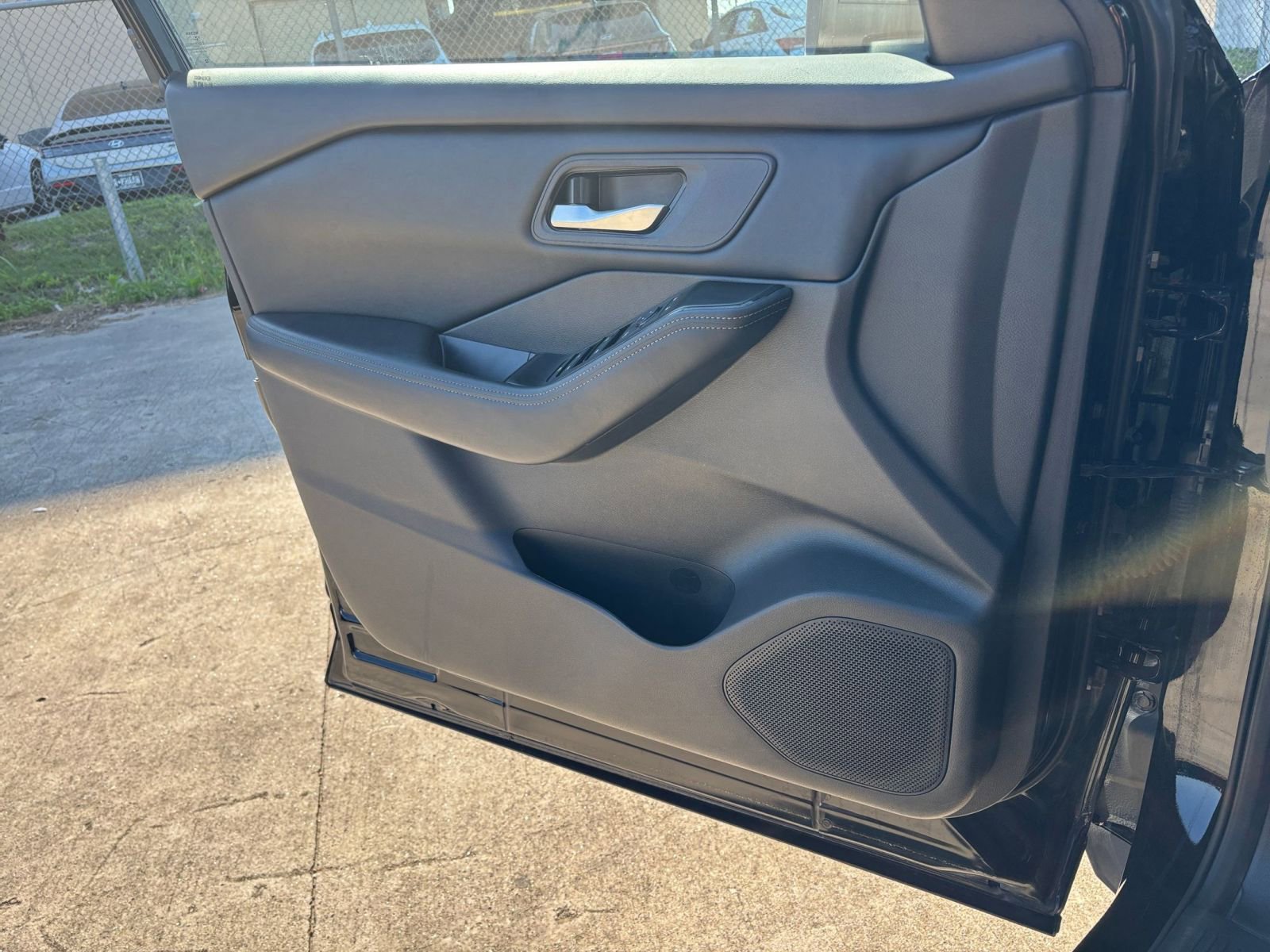 Used 2025 Nissan Rogue SV AWD/4WD image 18