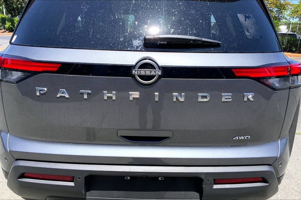 Used 2025 Nissan Pathfinder SV AWD/4WD image 23