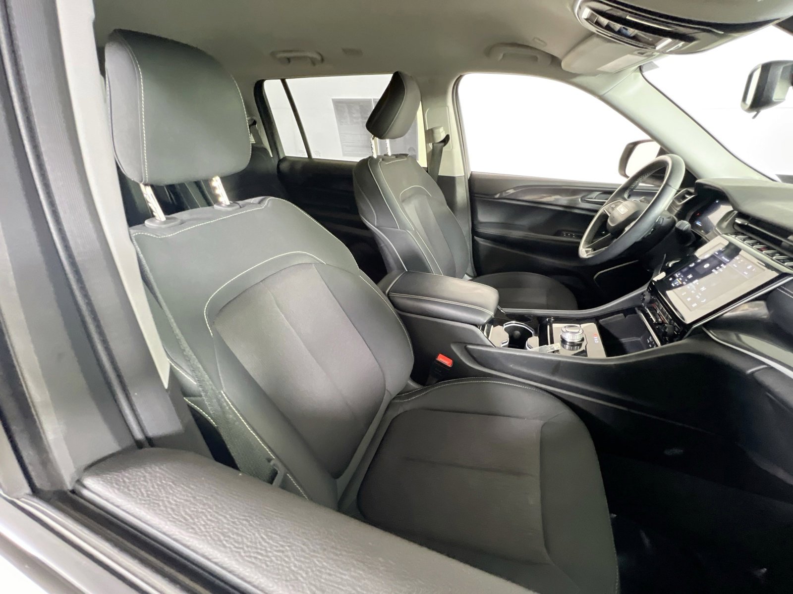 Used 2021 Jeep Grand Cherokee L Laredo w/ Luxury Tech Group I image 28