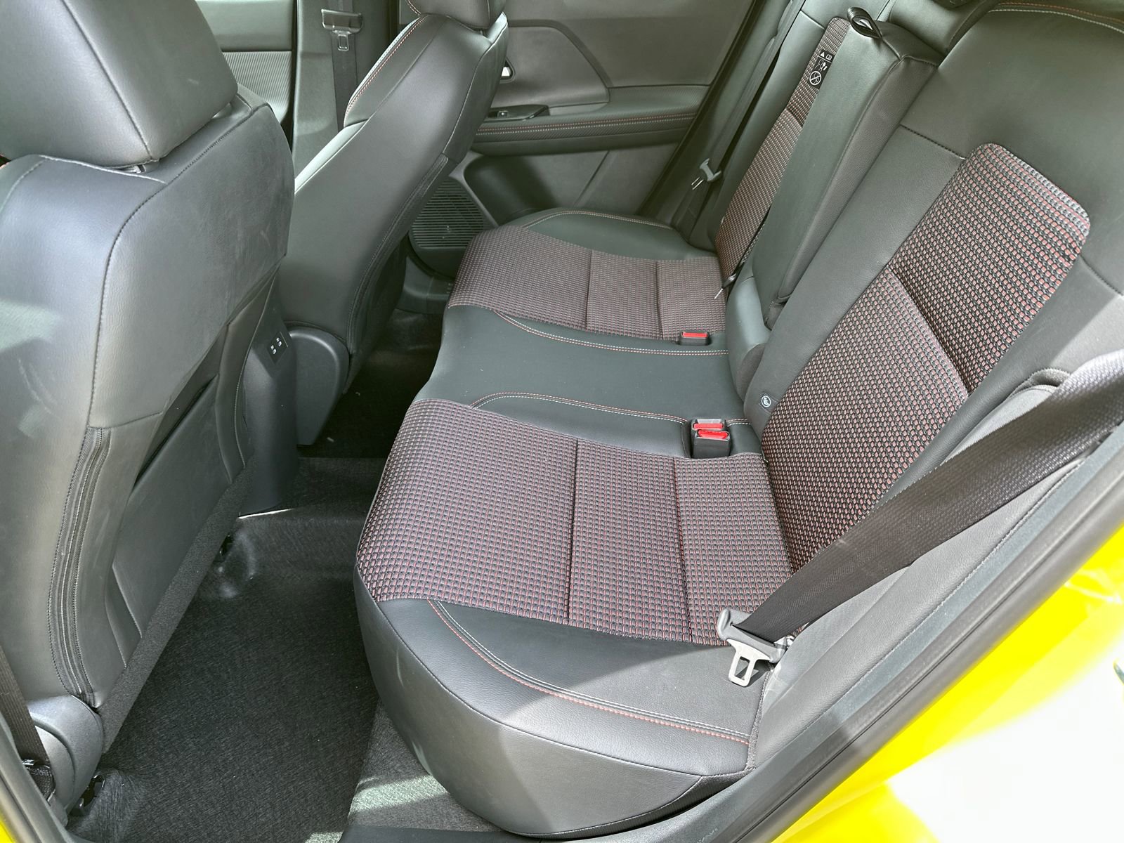 Certified 2025 Nissan Kicks SR FWD image 18