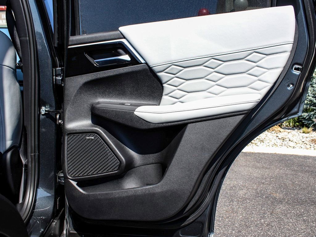 New 2025 Mitsubishi Outlander SEL image 11