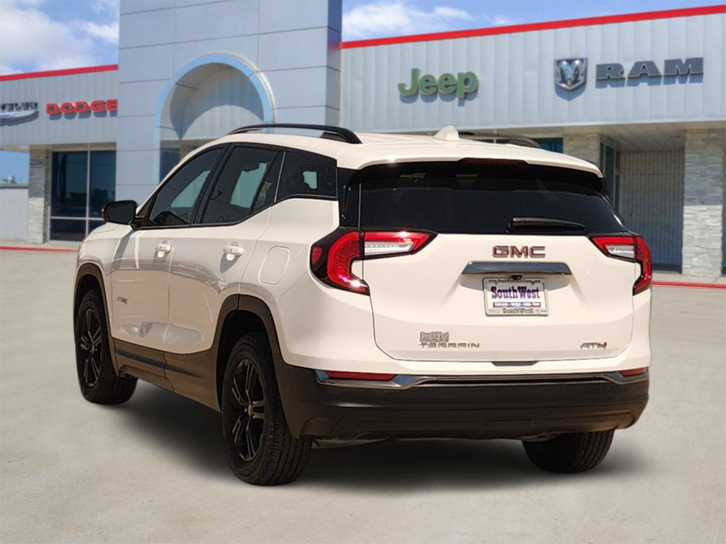 Used 2023 GMC Terrain AT4 AWD/4WD image 4