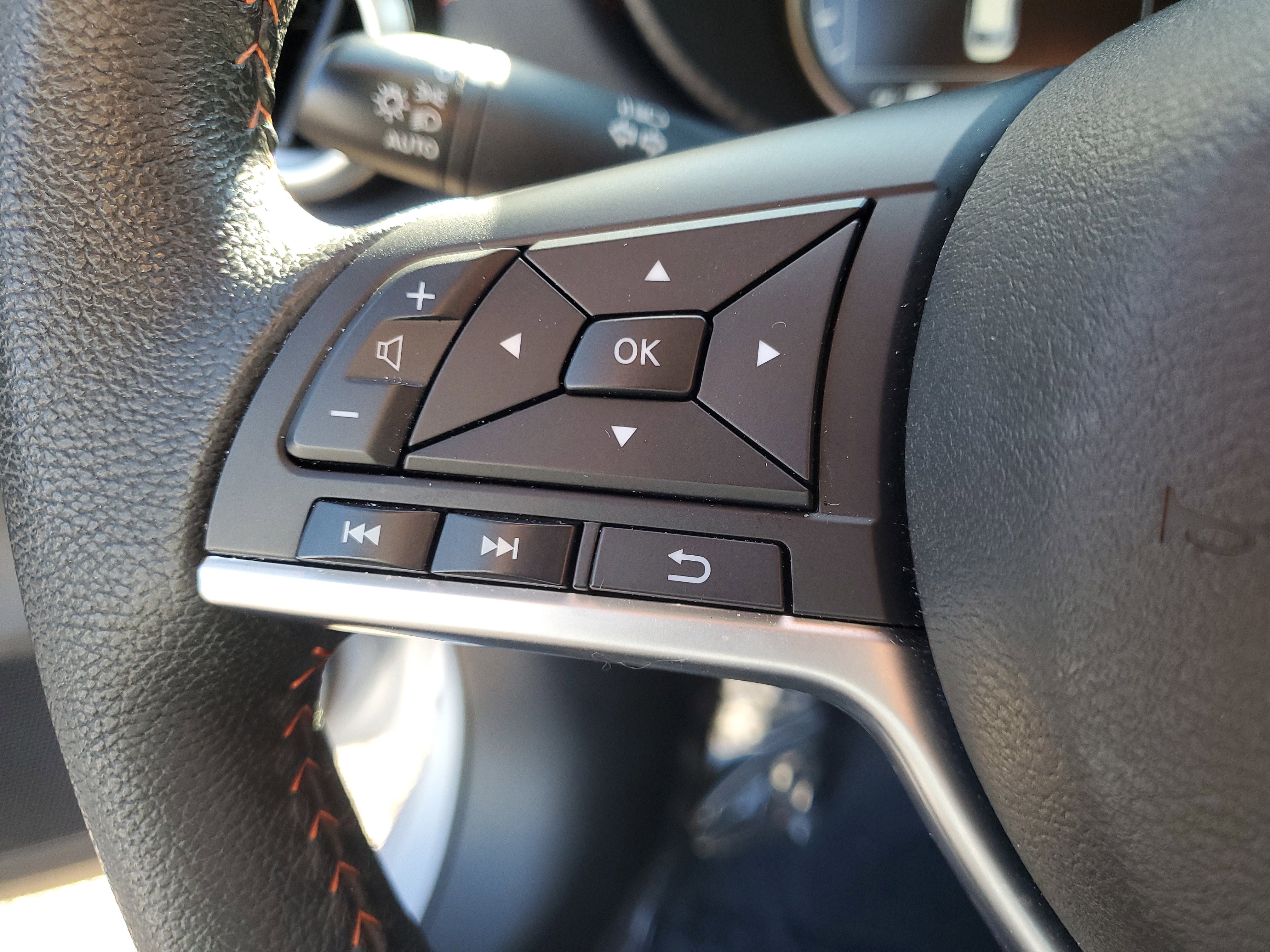 Certified 2025 Nissan Versa SR w/ Trunk Package image 23