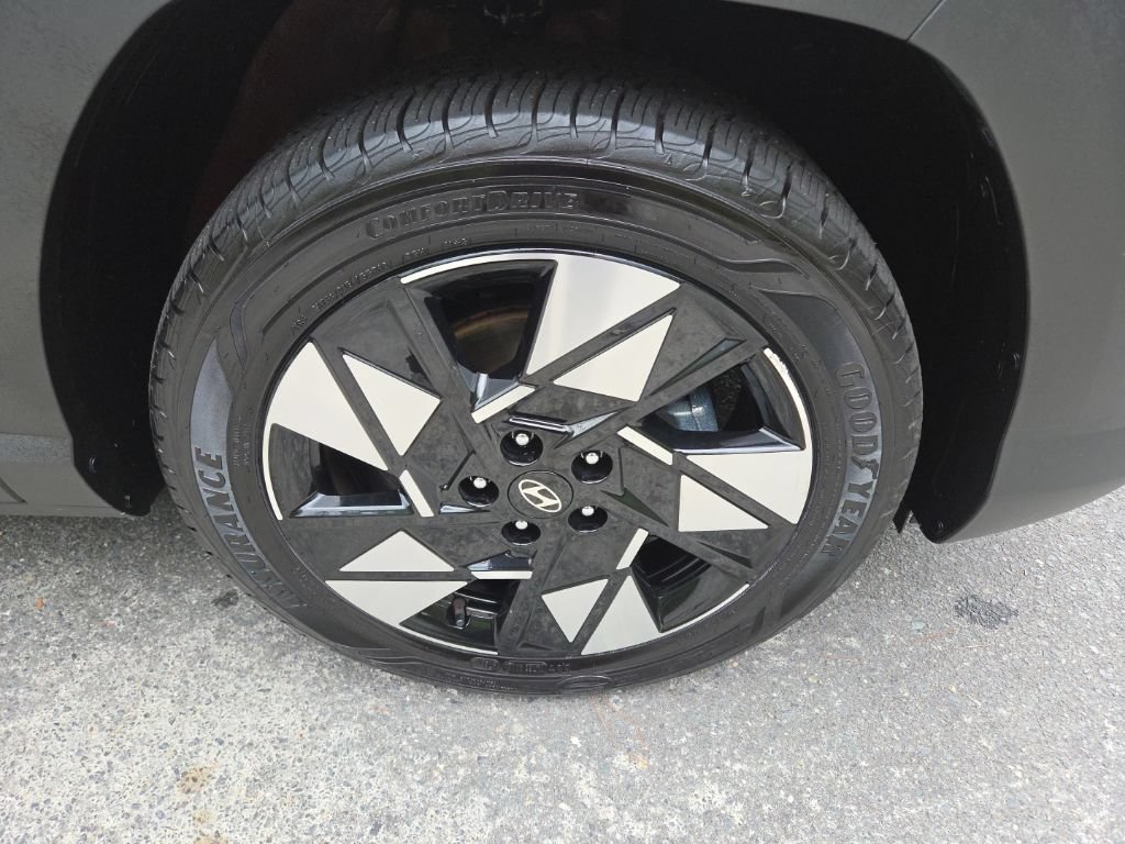 Used 2025 Hyundai Kona SEL FWD image 11
