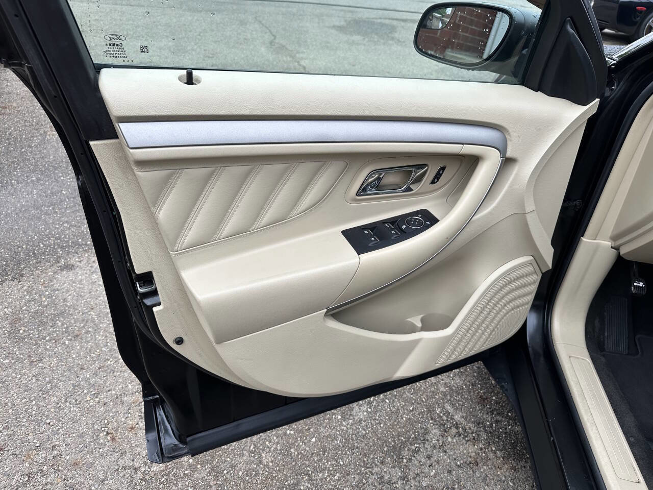 Used 2013 Ford Taurus SE image 17