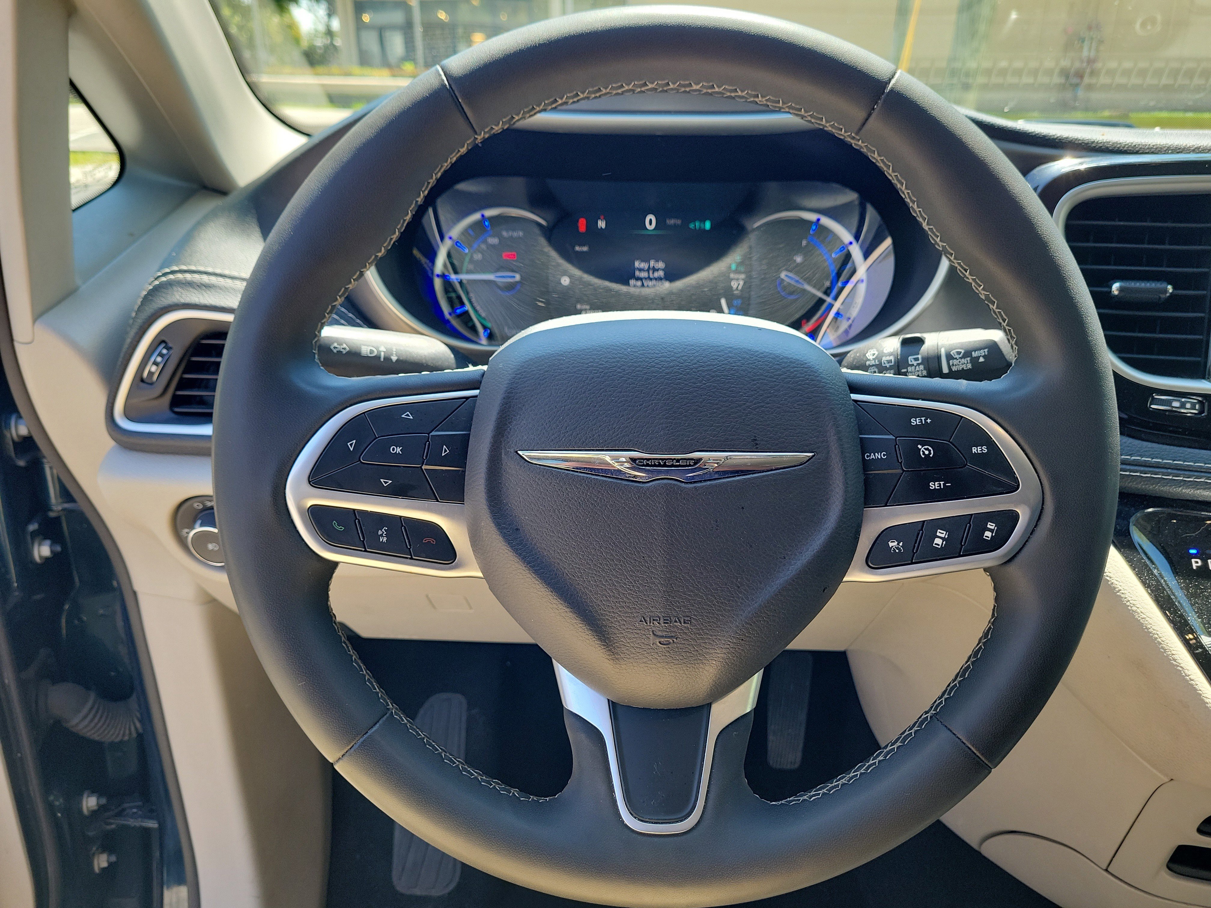 Used 2023 Chrysler Pacifica Touring-L image 22