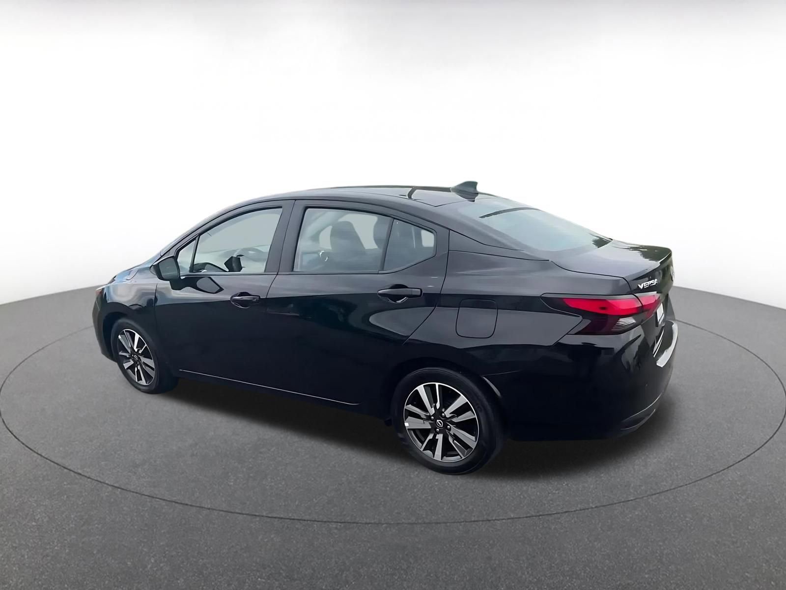 Used 2025 Nissan Versa SV FWD image 10