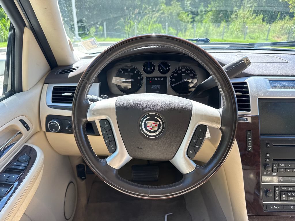 Used 2007 Cadillac Escalade AWD w/ Information Package image 19