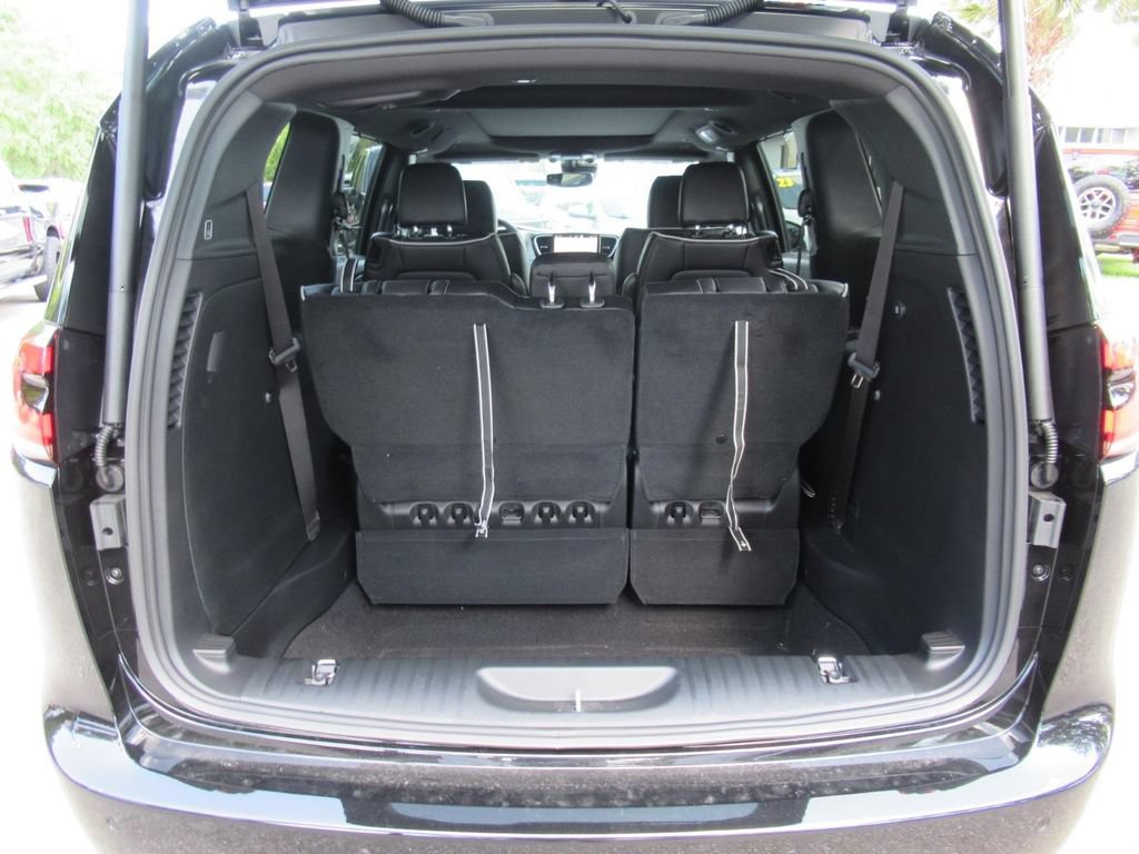 New 2027 Chrysler Pacifica Limited FWD image 36