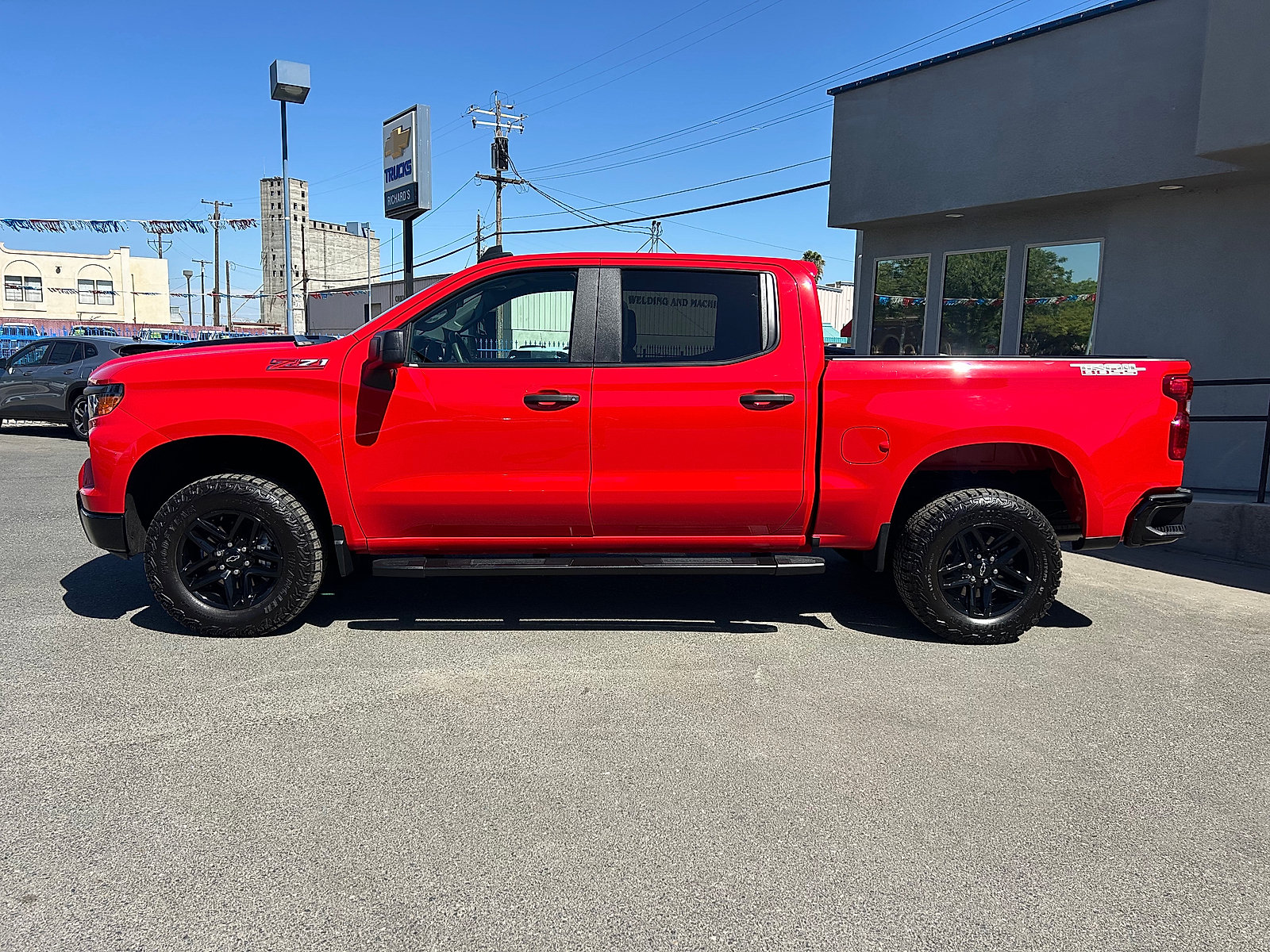 Used 2025 Chevrolet Silverado 1500 Custom Trail Boss AWD/4WD image 6