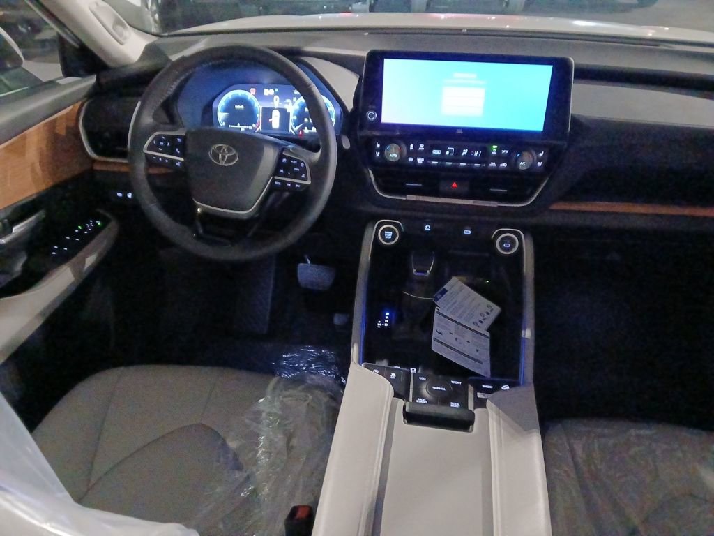 New 2026 Toyota Grand Highlander Limited image 9