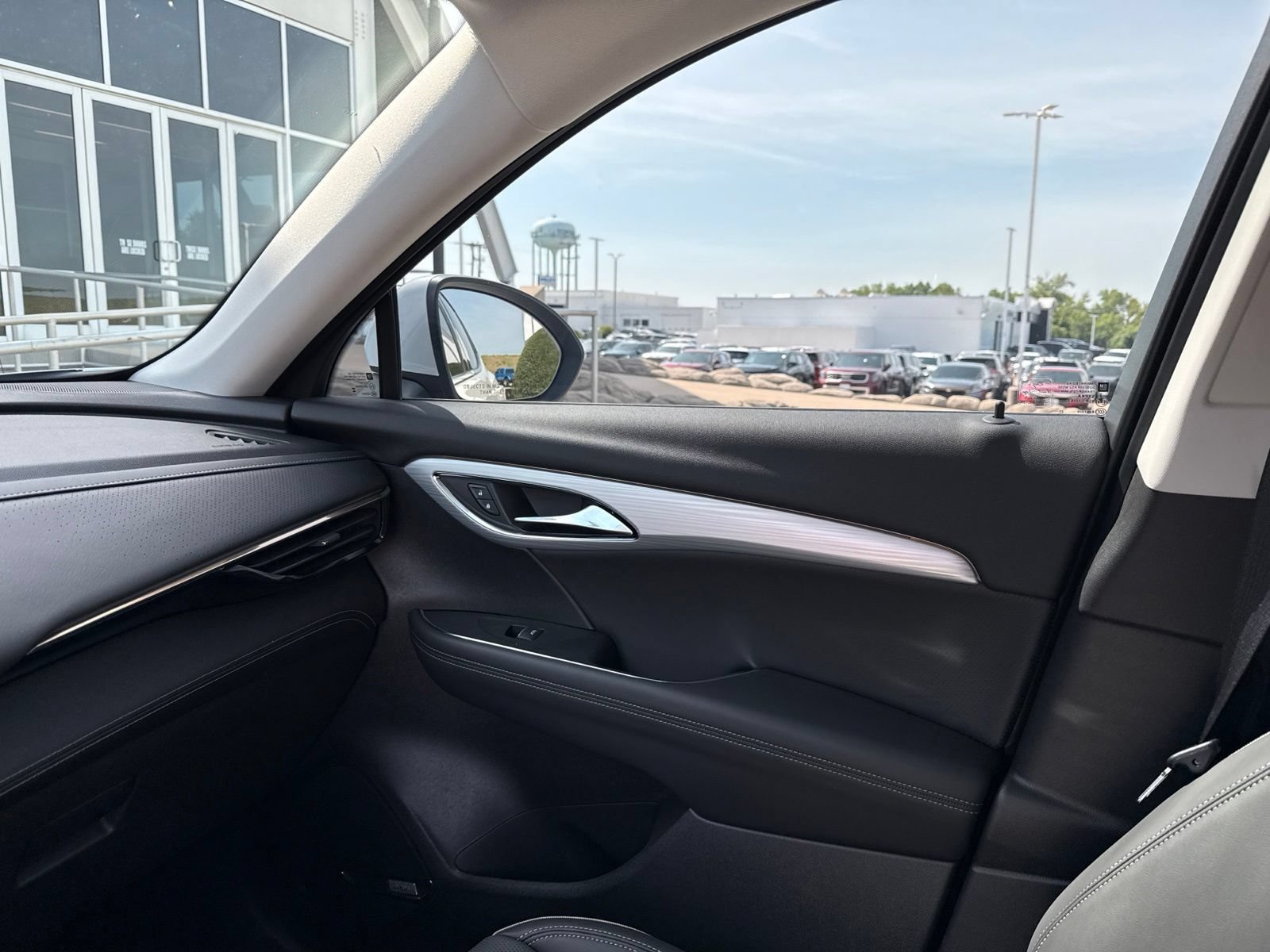 Used 2024 Buick Envision Avenir AWD/4WD image 28
