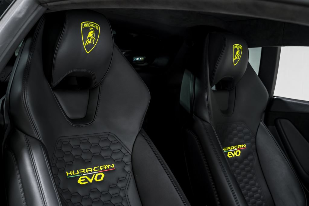 Used 2022 Lamborghini Huracan EVO AWD/4WD image 35