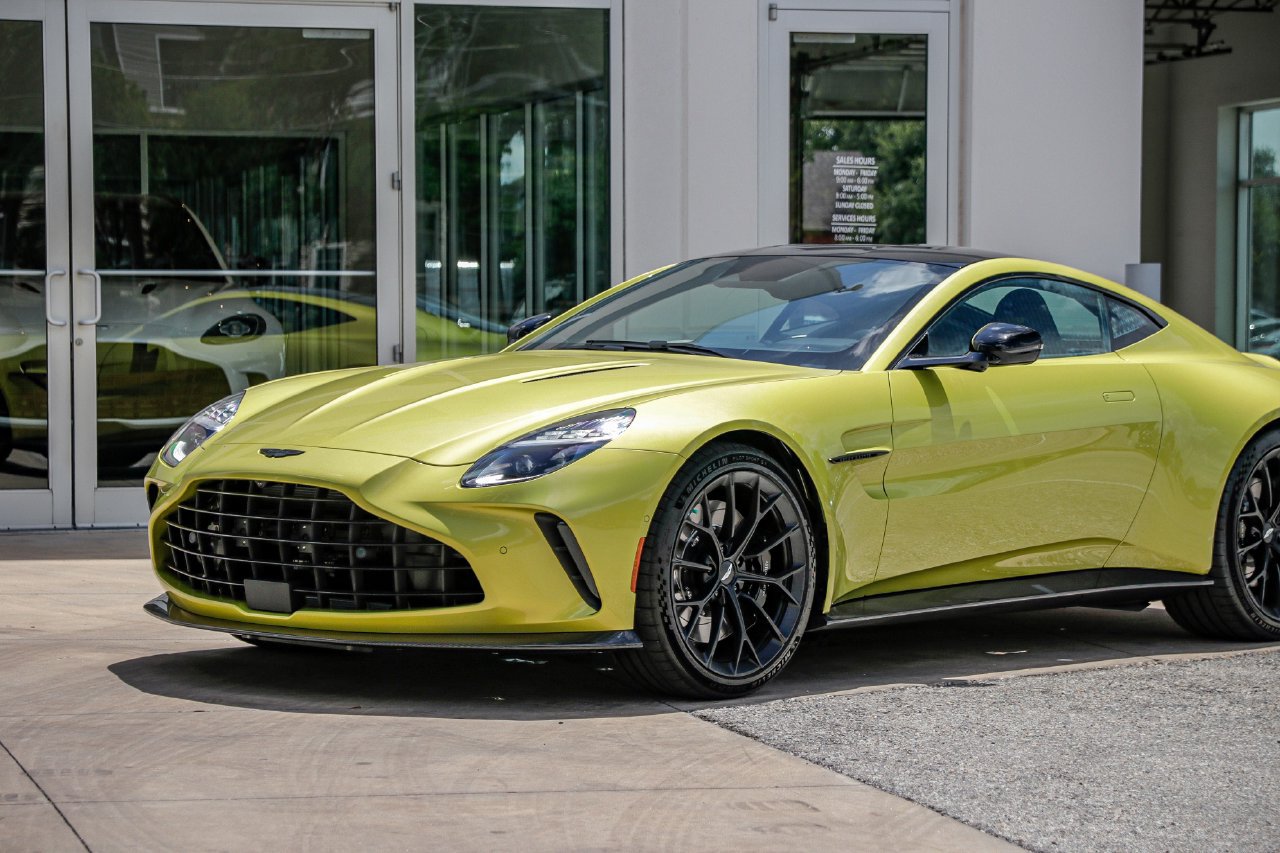 New 2025 Aston Martin V8 Vantage Coupe RWD image 9