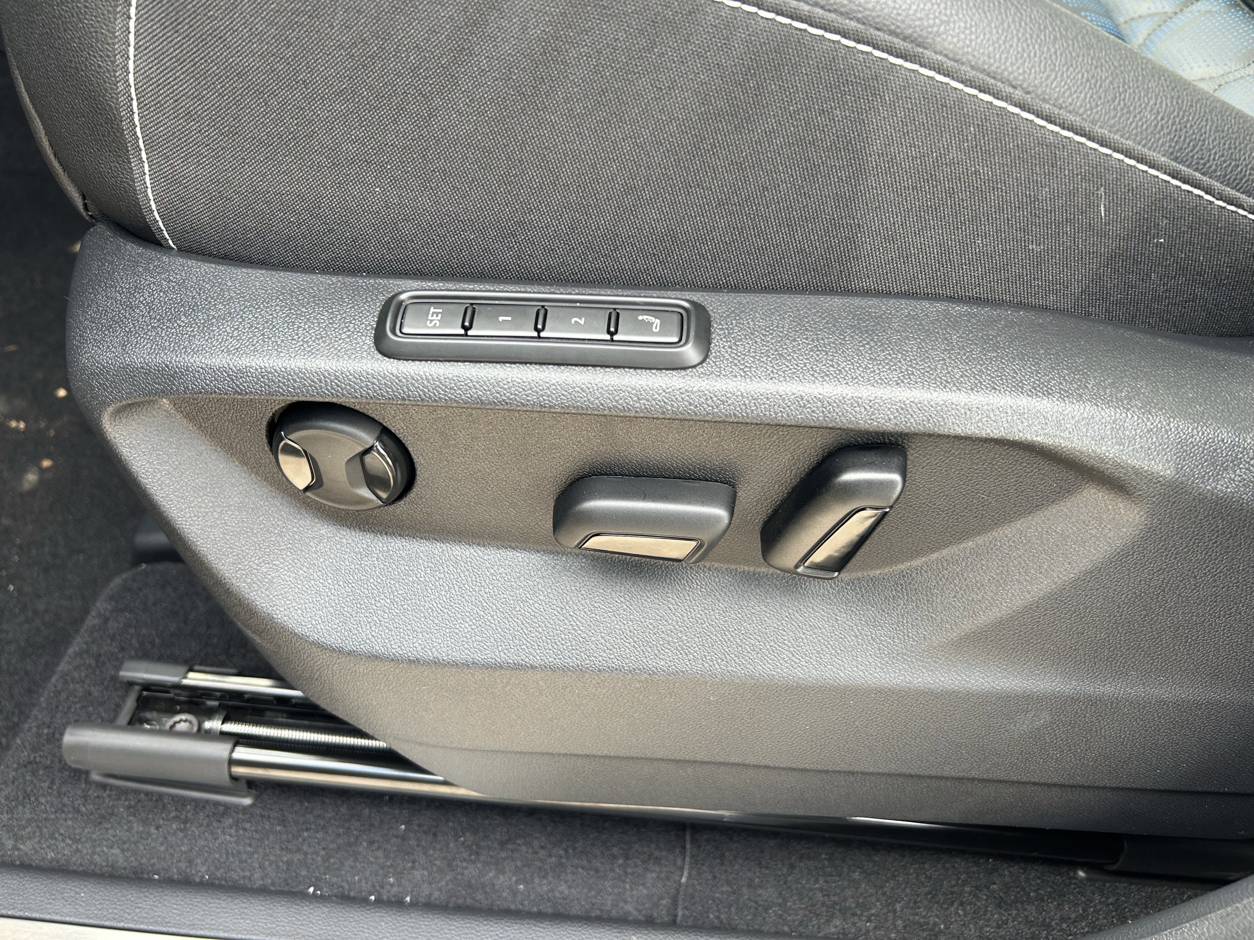 New 2026 Volkswagen Atlas Cross Sport SEL Premium R-Line image 20