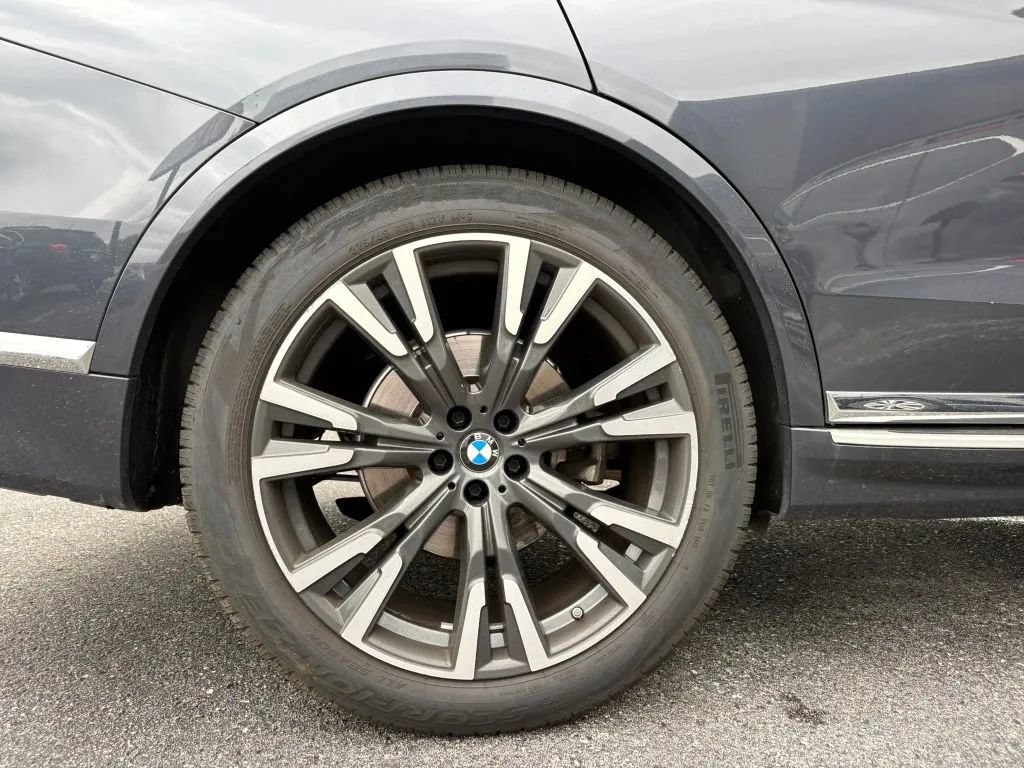 Used 2021 BMW X7 xDrive40i w/ Premium Package AWD/4WD image 32