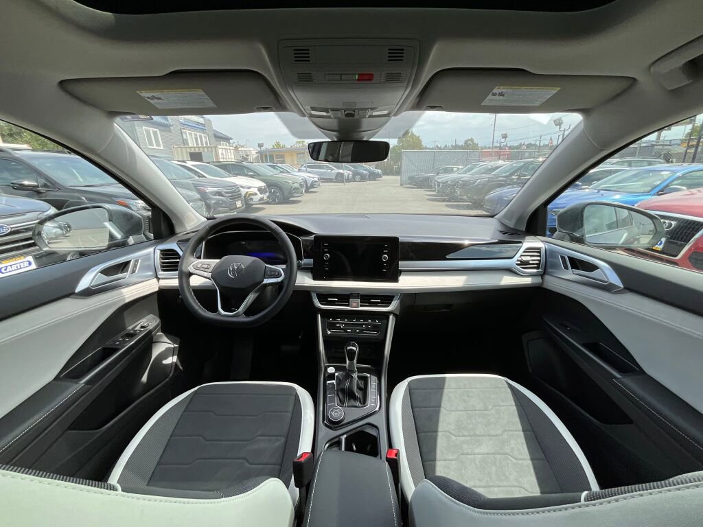 New 2025 Volkswagen Taos SE image 14