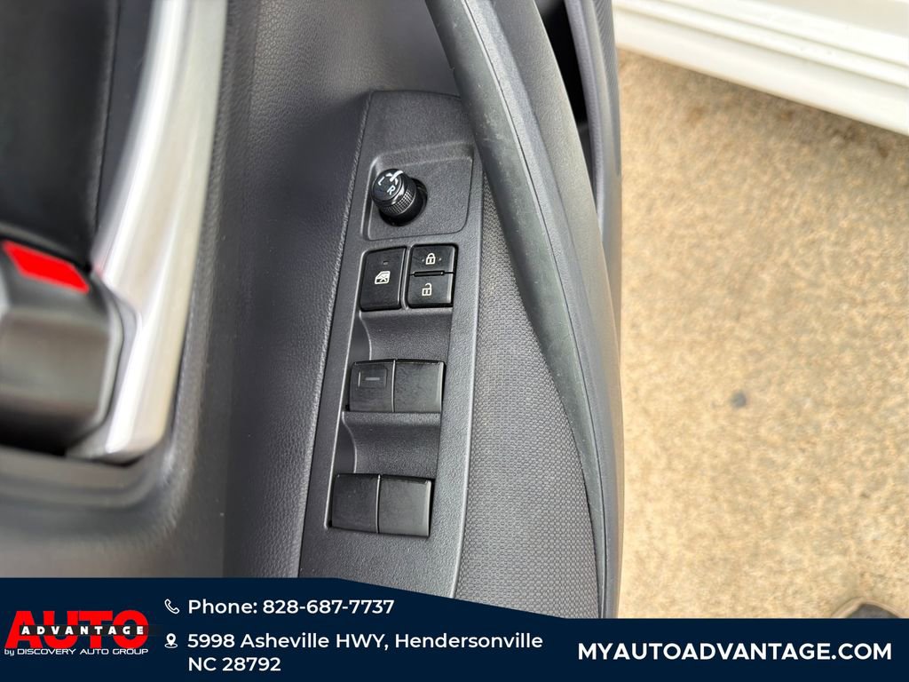 Used 2020 Toyota Corolla LE FWD image 11