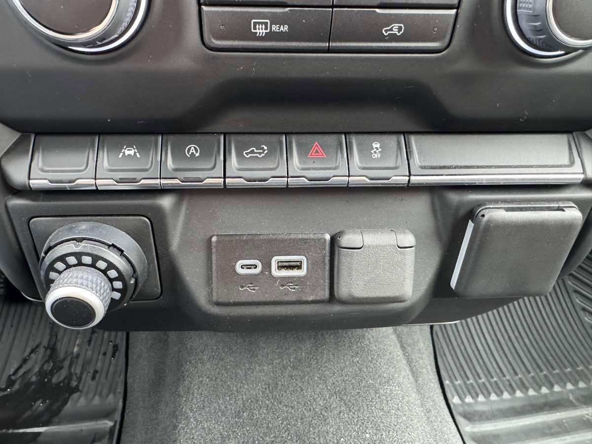 Used 2024 Chevrolet Silverado 1500 Custom image 17