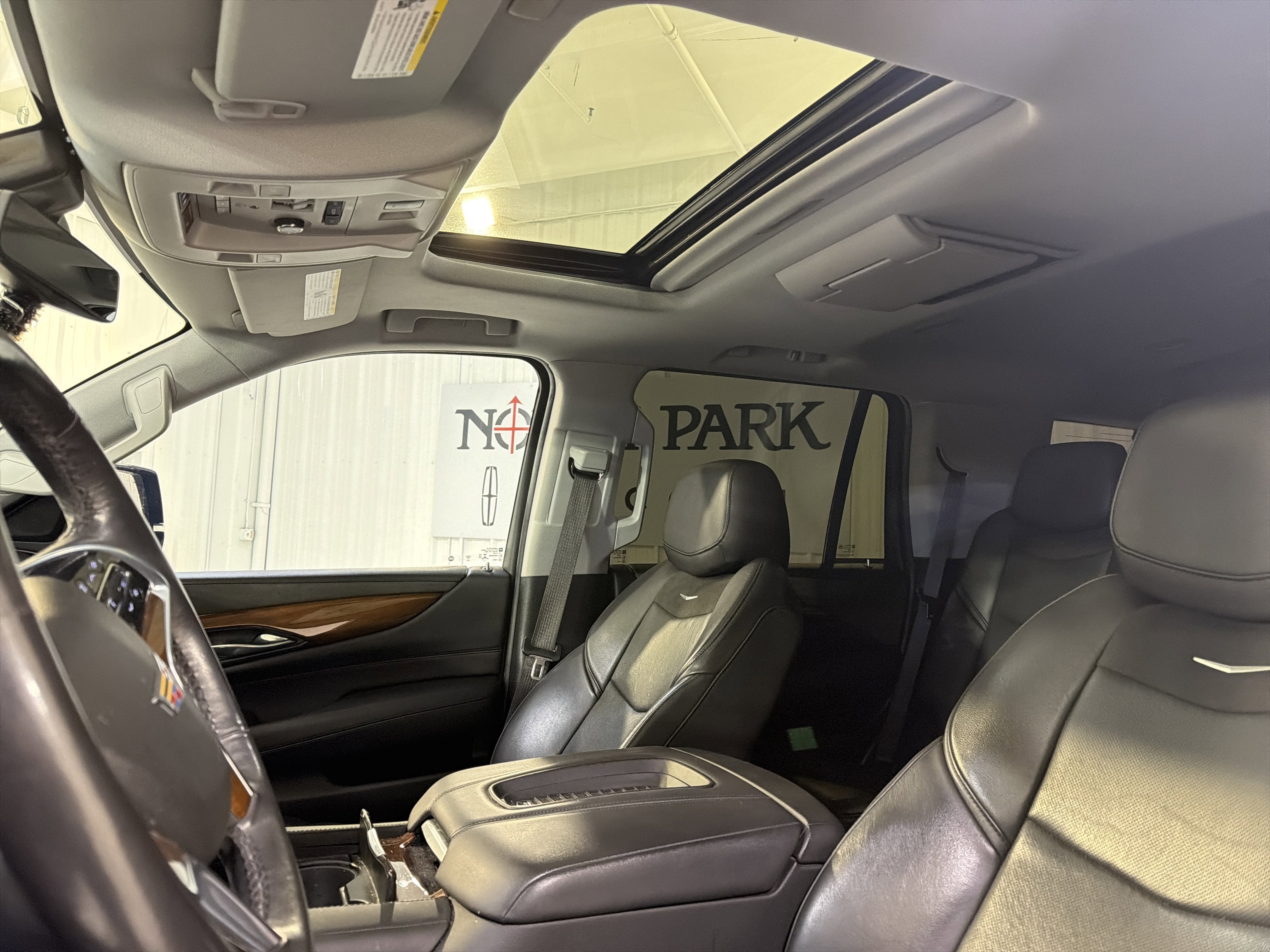 Used 2020 Cadillac Escalade Premium Luxury w/ Escalade Sport Edition image 10