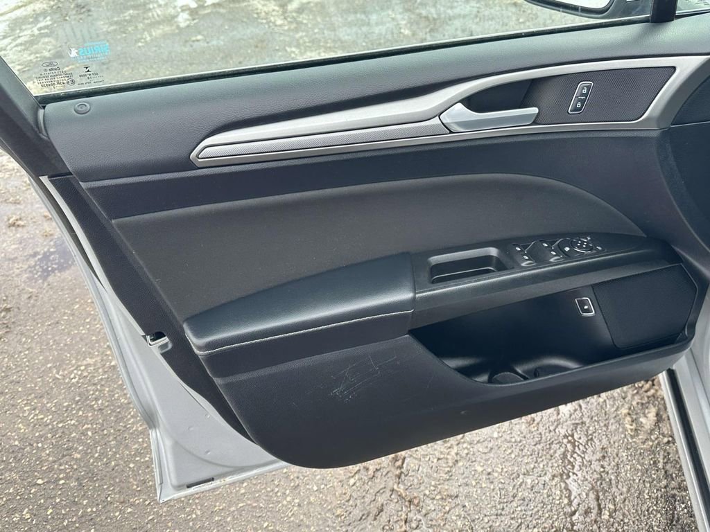 Used 2018 Ford Fusion SE image 17